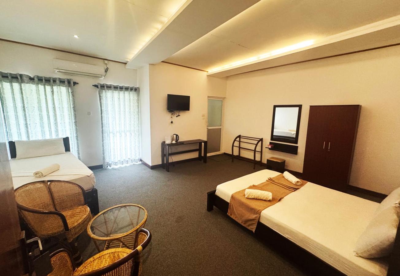 Nico Lagoon Hotel 니곰보 외부 사진
