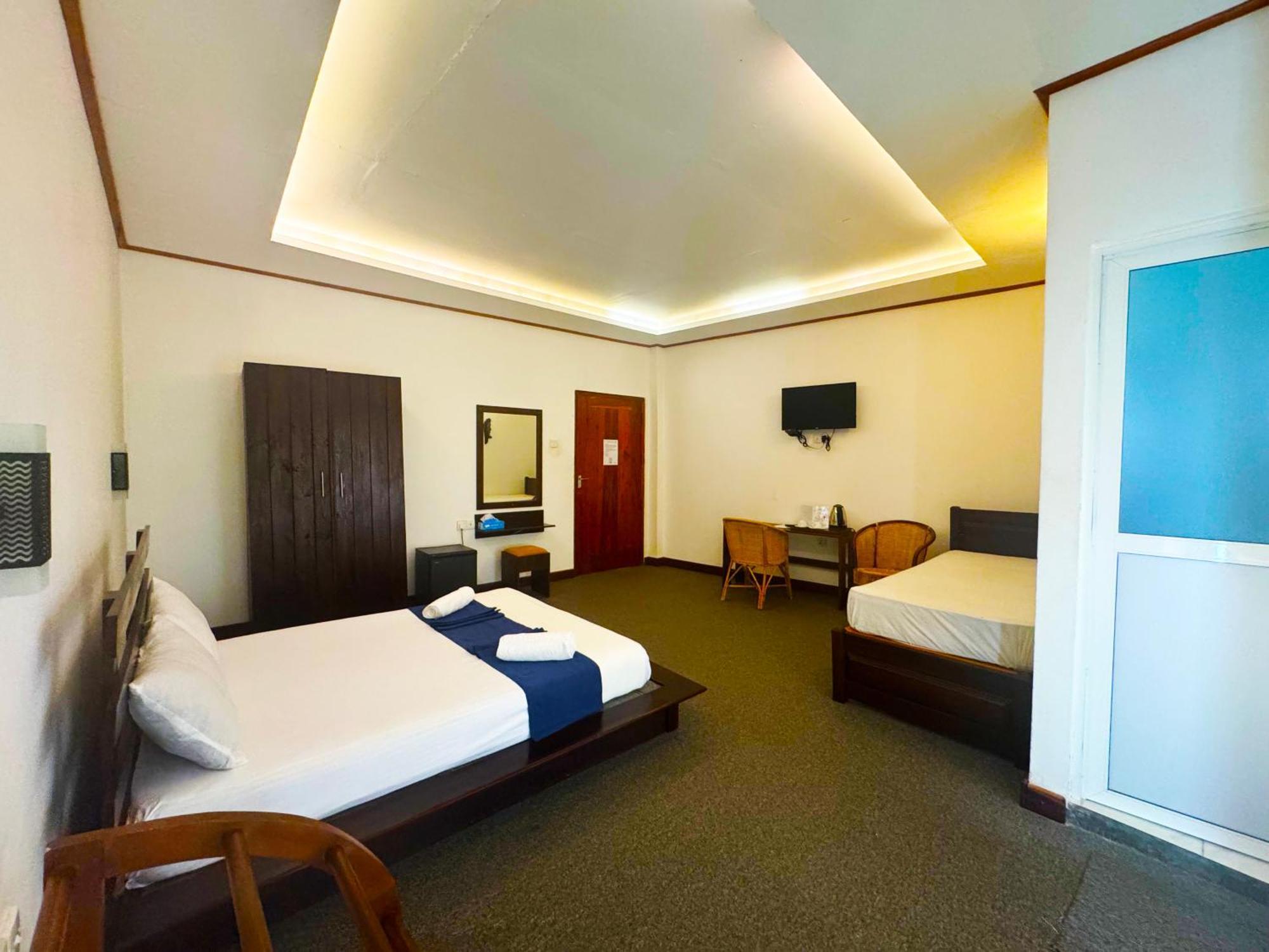 Nico Lagoon Hotel 니곰보 외부 사진