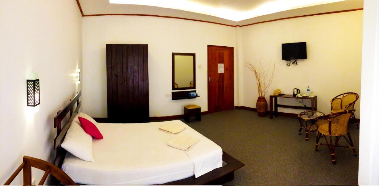 Nico Lagoon Hotel 니곰보 외부 사진